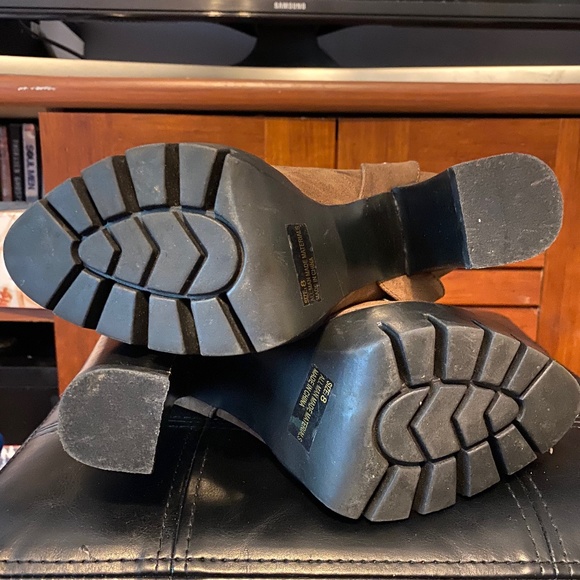 Shoes - Picture 4 of 4